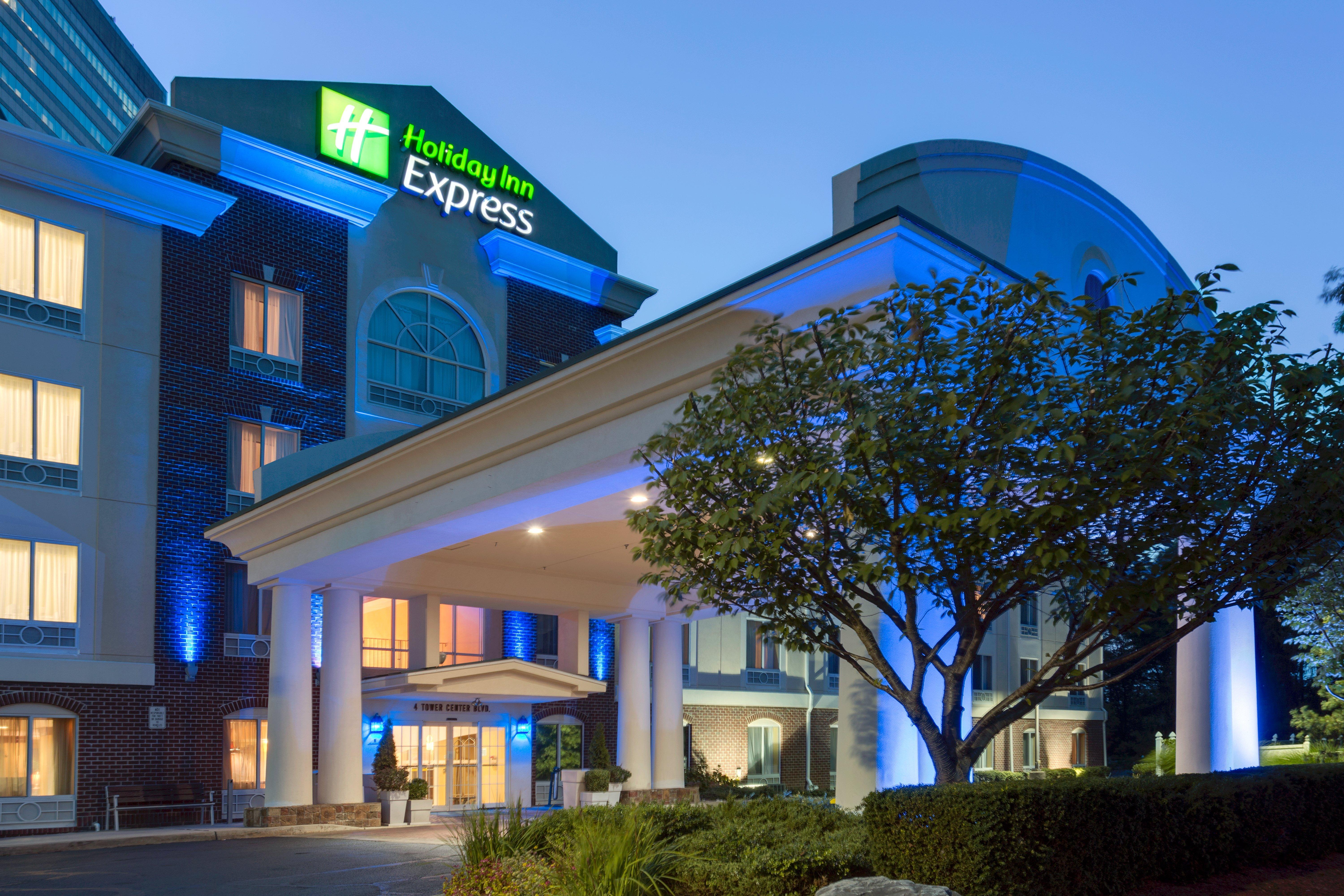 Holiday Inn Express Tower Center New Brunswick By Ihg East Brunswick Exterior photo
