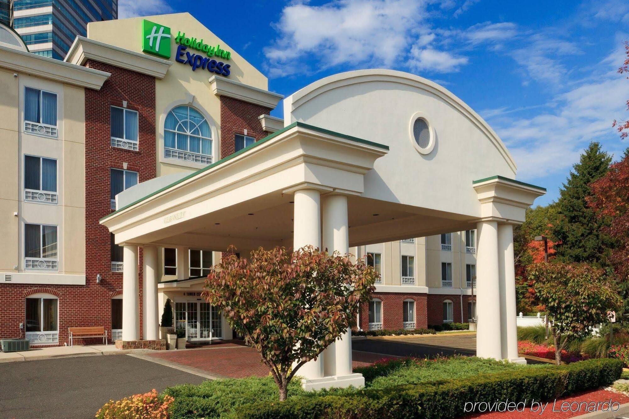 Holiday Inn Express Tower Center New Brunswick By Ihg East Brunswick Exterior photo